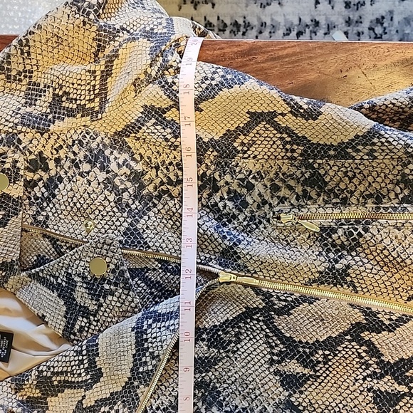 Doncaster collection 100% leather moto jacket. Size 8 - Picture 11 of 12